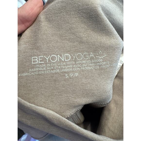Beyond Yoga Women's High Waisted Birch Heather Cropped Leggings Sz Small $99 NEW - Picture 11 of 11